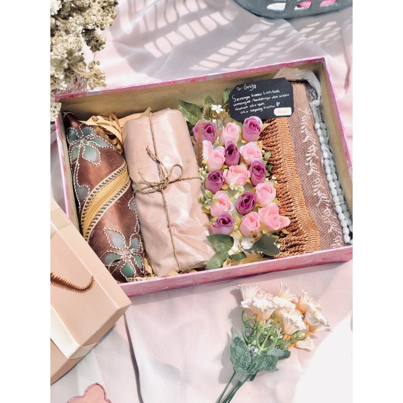 

hadiah ultah| hadiah anniv | hadiah wisuda|kado romantis