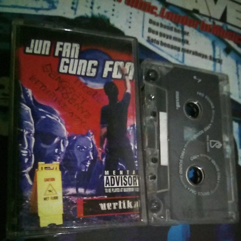 Kaset pita Jun Fan Gung Foo : Vertikal.