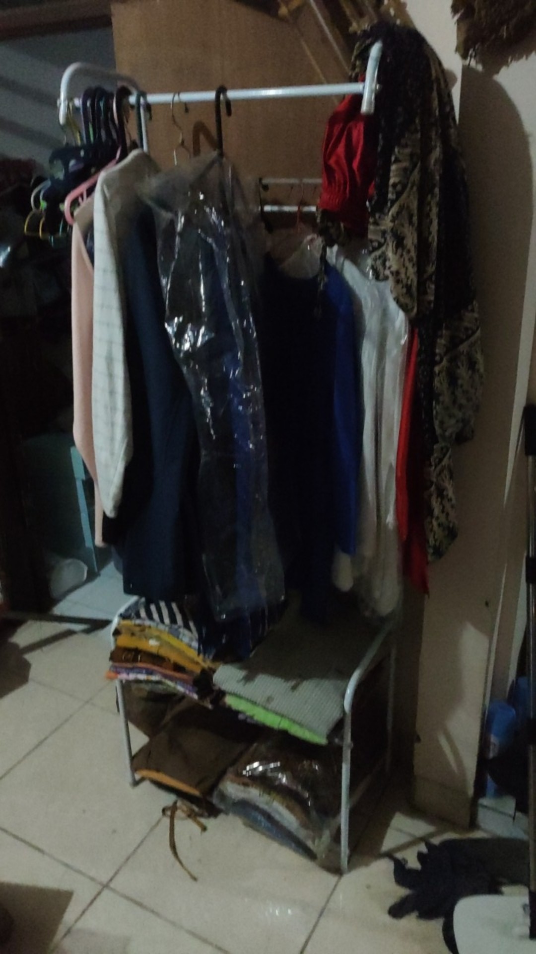 Gantungan Baju Besi Berdiri Rak Gantung Pakaian Minimalis Stand Hanger