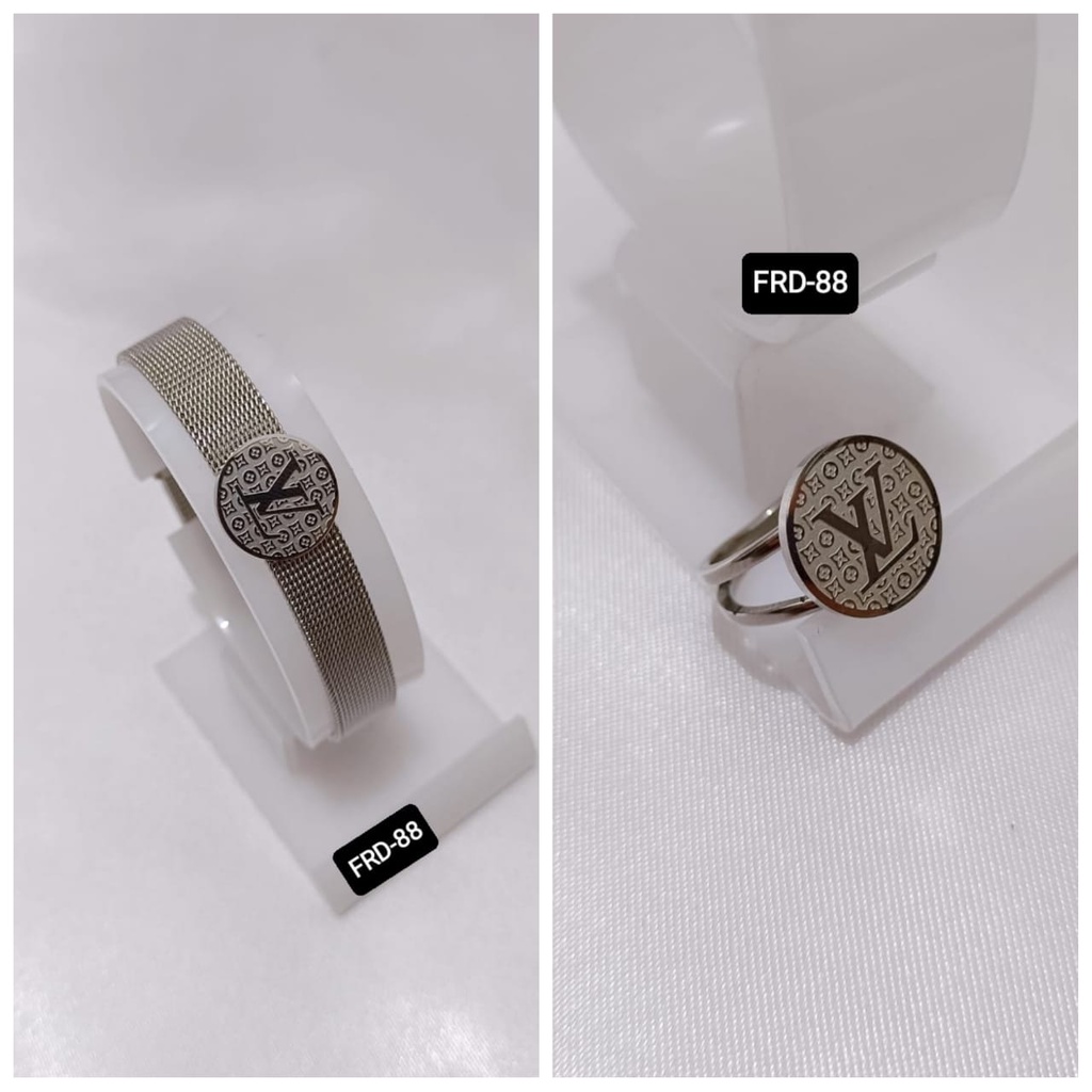 TERBARU GELANG TANGAN DAN CICIN TITANIUM EMAS/SILVER TERLARIS