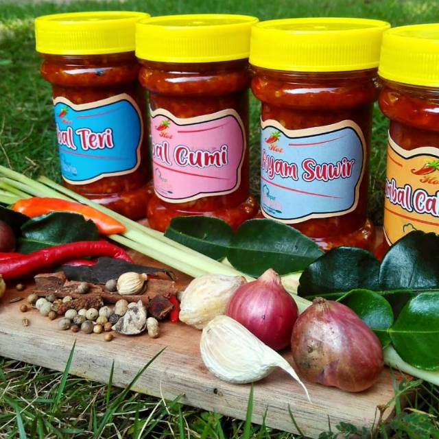 

Sambal cumi cakalang teri dan ayam suwir hot pedas