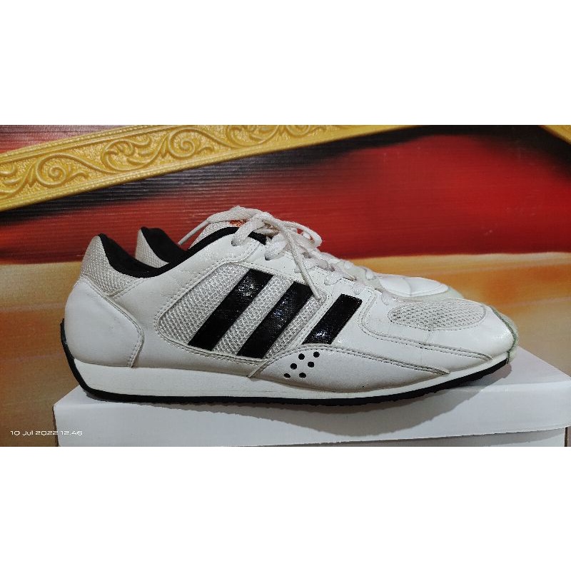Sepatu second Adidas En Garde Fencing
