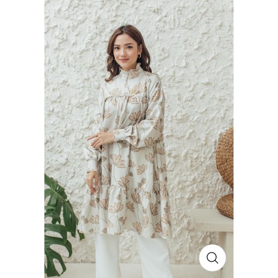 kaia tunik wearing klamby