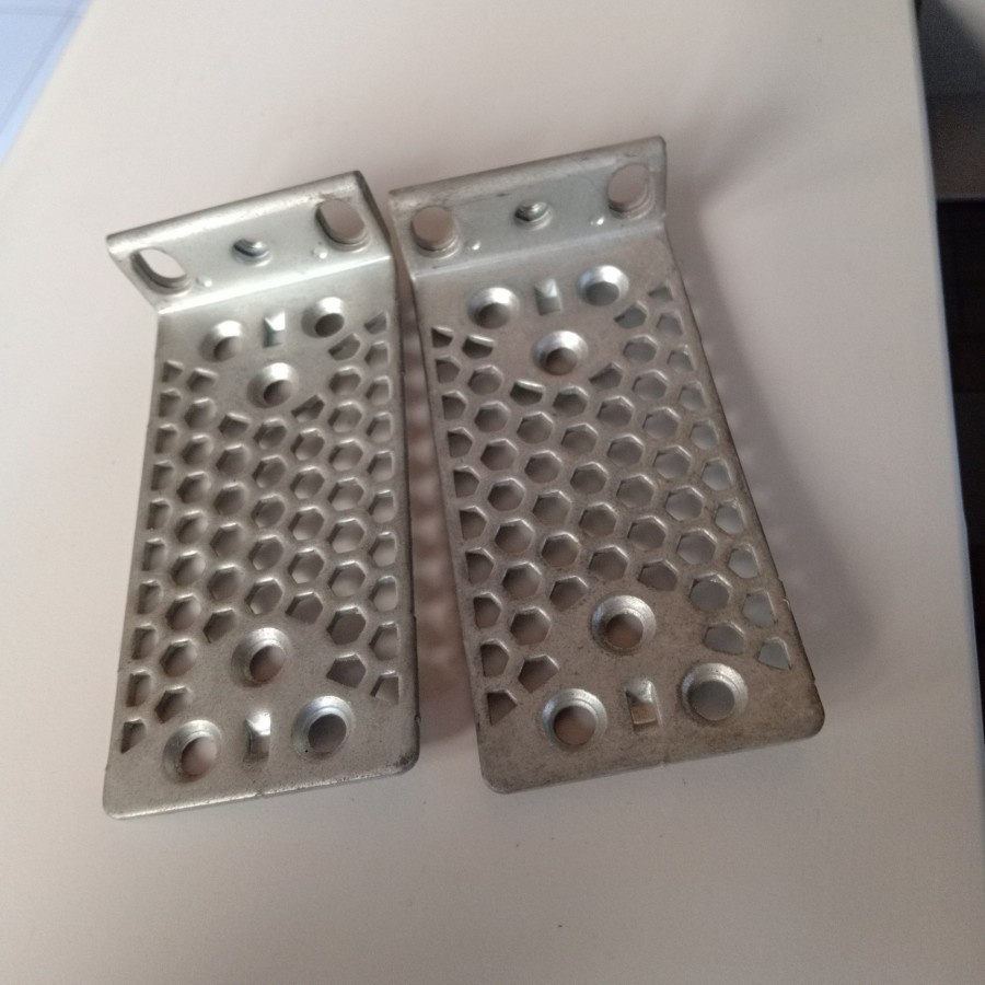 Kuping cisco 2960x udah plus baut tinggal pasang