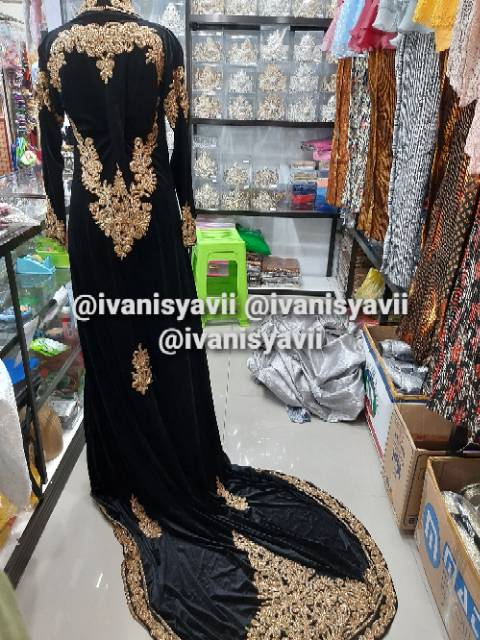 Kebaya bludru pengantin Putri kombinasi payet gold