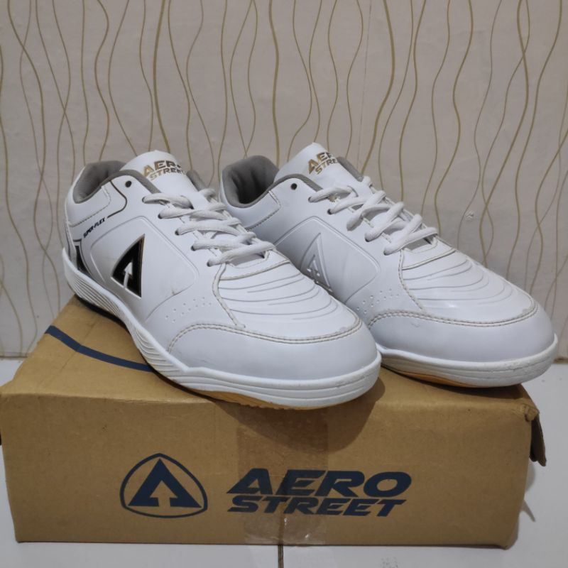 Aerostreet Futsal Mars White Gold Size 41