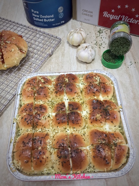 

Korean Garlic Cheese Bread