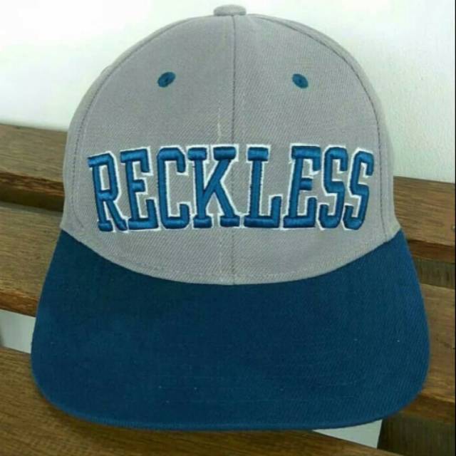 Topi Snapback YOUNG & RECKLESS