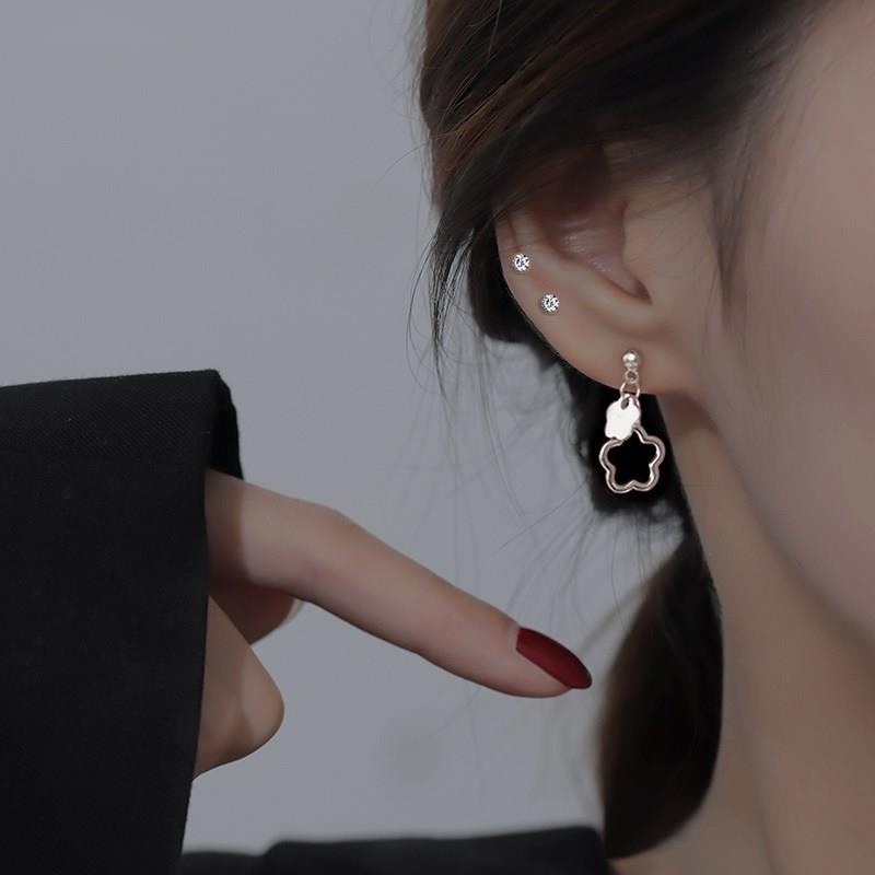 Anting Tusuk Motif Bunga Simple Trendy Untuk Wanita