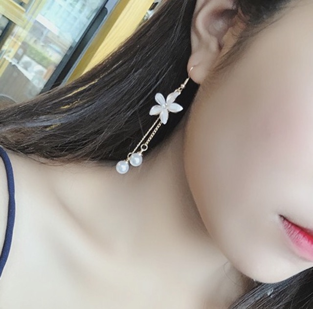 ANTING WANITA ELEGAN BENTUK BUNGA DENGAN MUTIARA