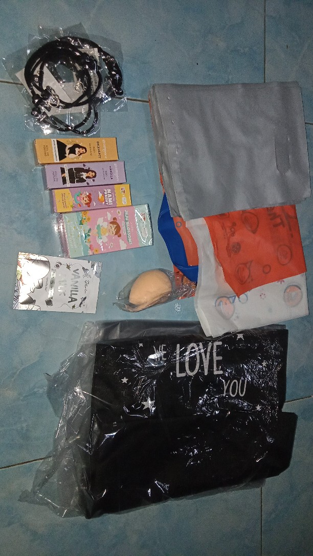 Plastik Berbagai Motif Dan Ukuran