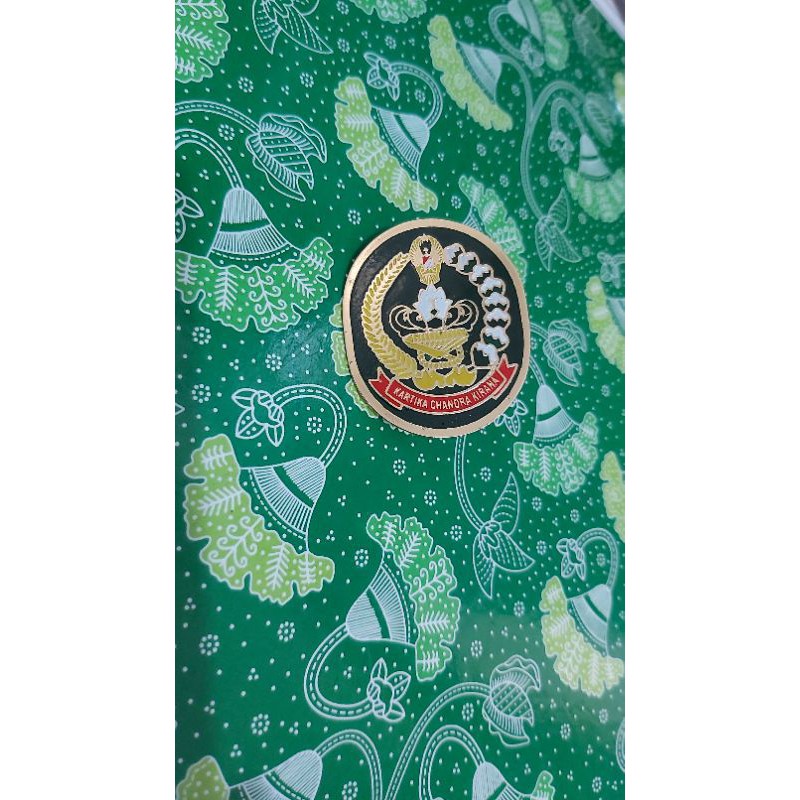 lencana persit tipis