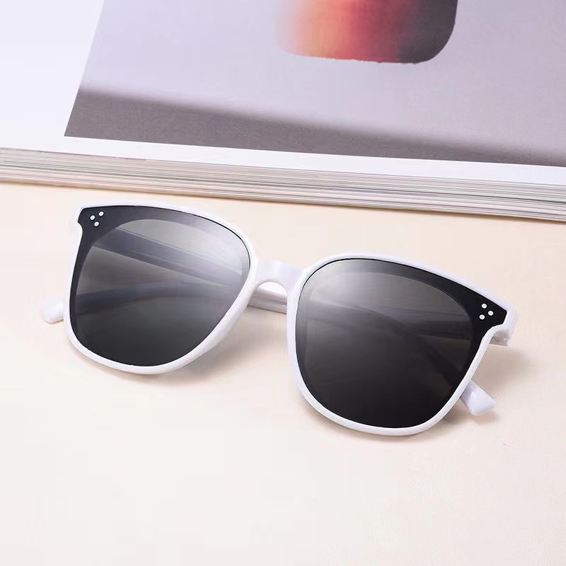 Kacamata Wanita Hitam  Pria  Anti Radiasi UV Fashion Sunglasses Eyewear Kacamata Andin Kacamata Fashion-ka-17 C3 putih/hitam