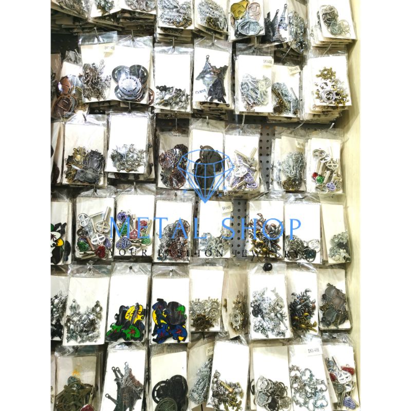 Liontin Metal Pria Wanita isi 10 Pcs Bahan Rhodium