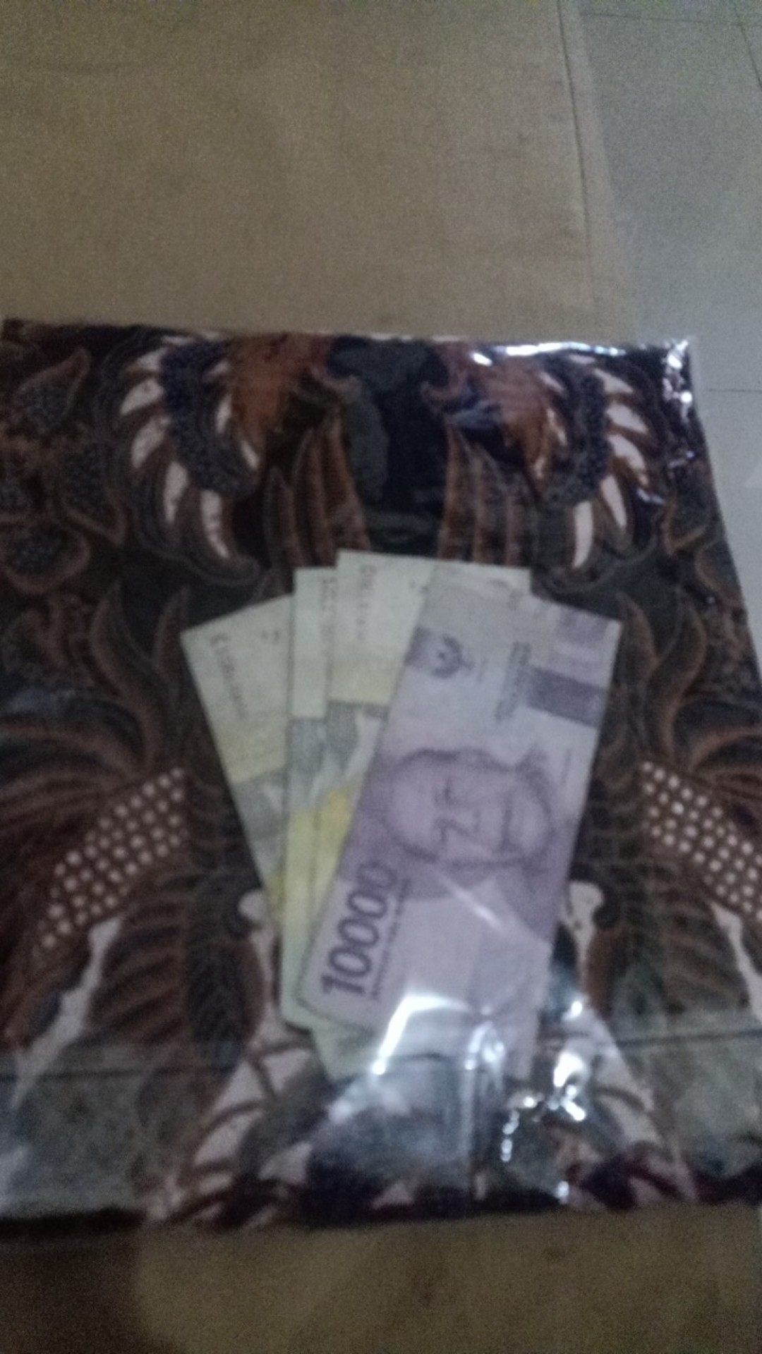 Kemeja Batik Pria Lengan Panjang Kembangan Putih Lapis Furing Batik Solo