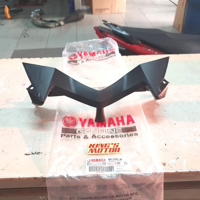 COVER DAGU LAMPU DEPAN/ SAMBUNGAN SAYAP AEROX 155 ASLI YAMAHA