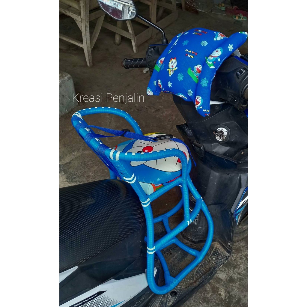 [PROMO] KURSI BONCENGAN ANAK MOTOR MATIC FULL SABUK BANTAL STANG / Boncengan anak rotan / Kursi matic Anak Motor Matic / Jok Anak Motor Matic / Kursi Boncengan Anak Motor Matic / Boncengan Anak Motor Matic / bangku motor matic