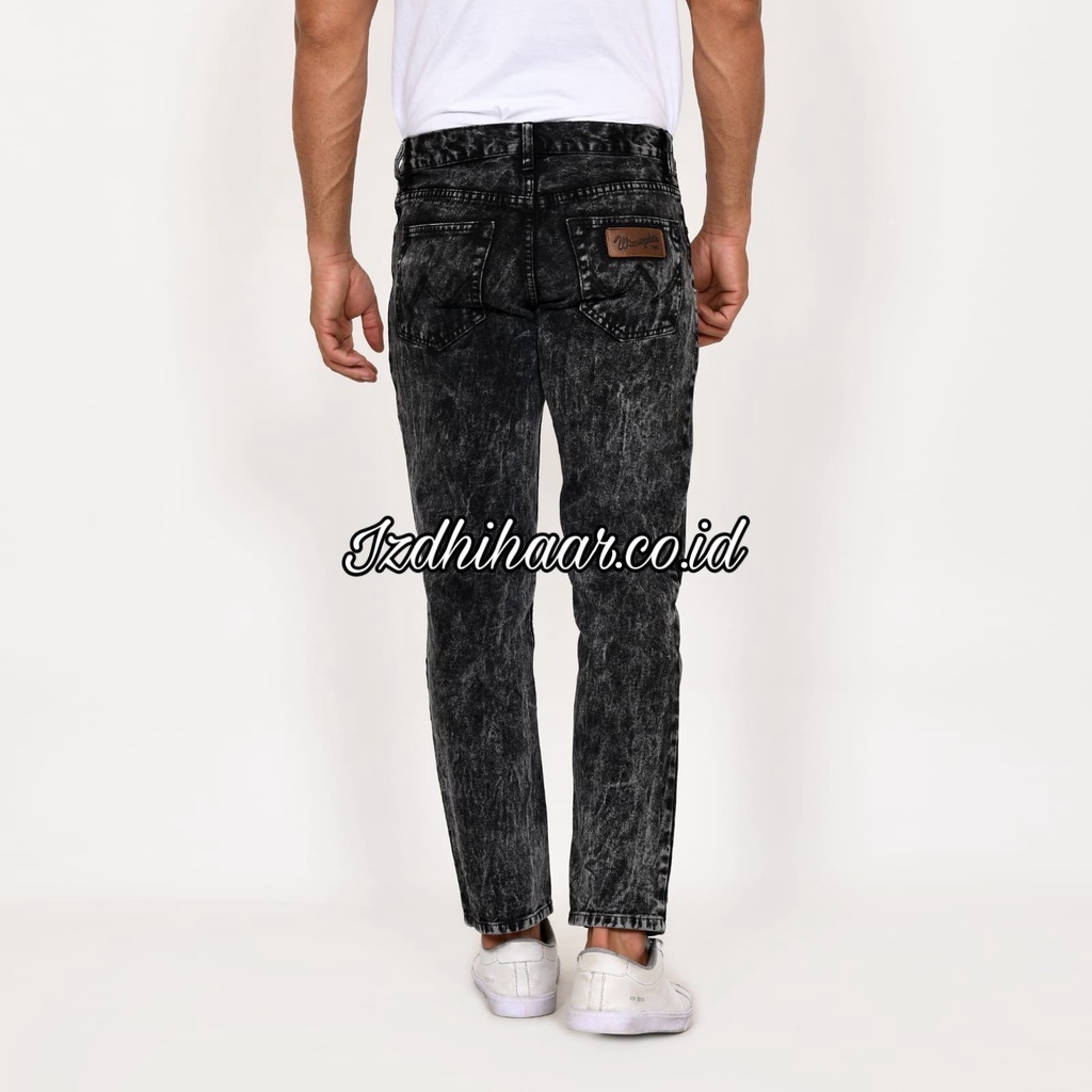 Celana Jeans Panjang Pria STANDAR REGULER Wirangler Black Wash