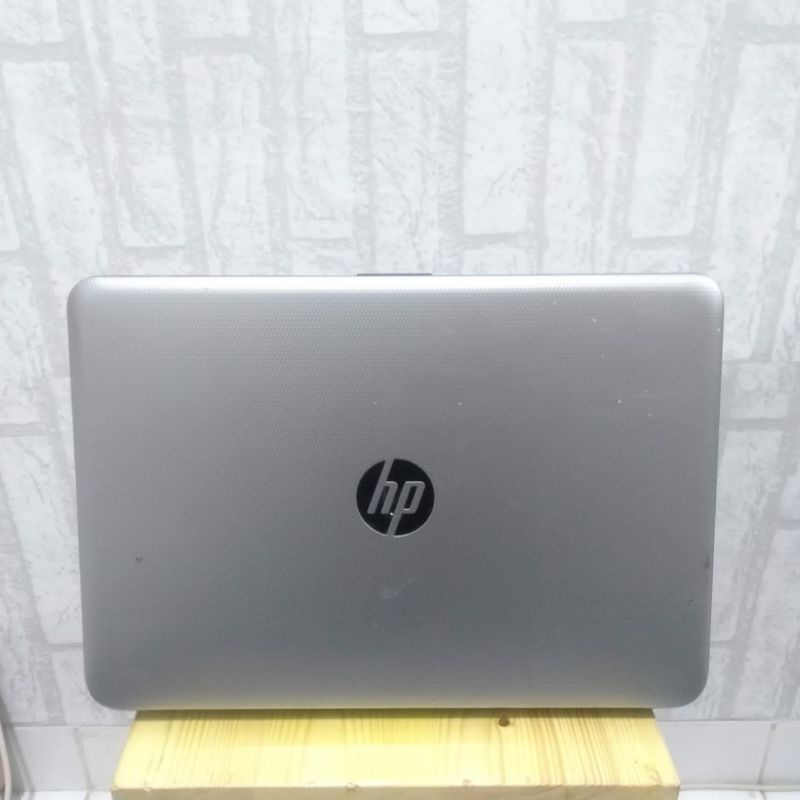 Laptop HP 14-ac139tx,Intel Core i3-5005U Ram 4Gb/HDD 500Gb  Dual vga Amd Radeon R5 M330 2GB  Layar 14 inch Windows 10