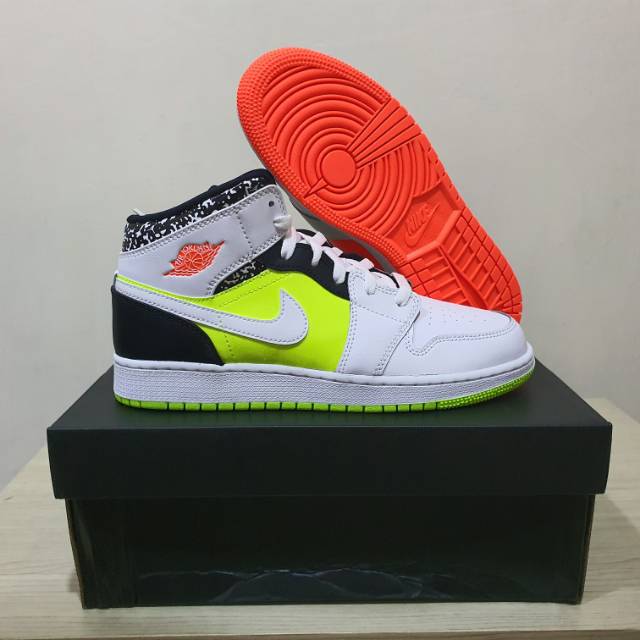 sepatu basket air jordan 1