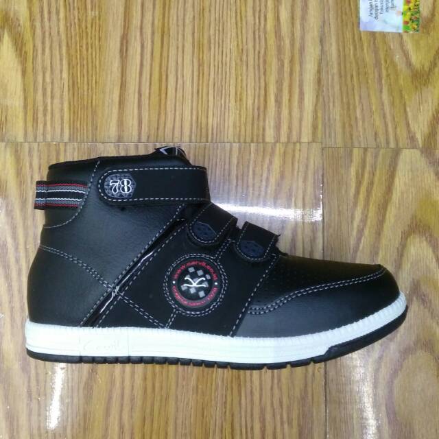 Sepatu sekolah carvil