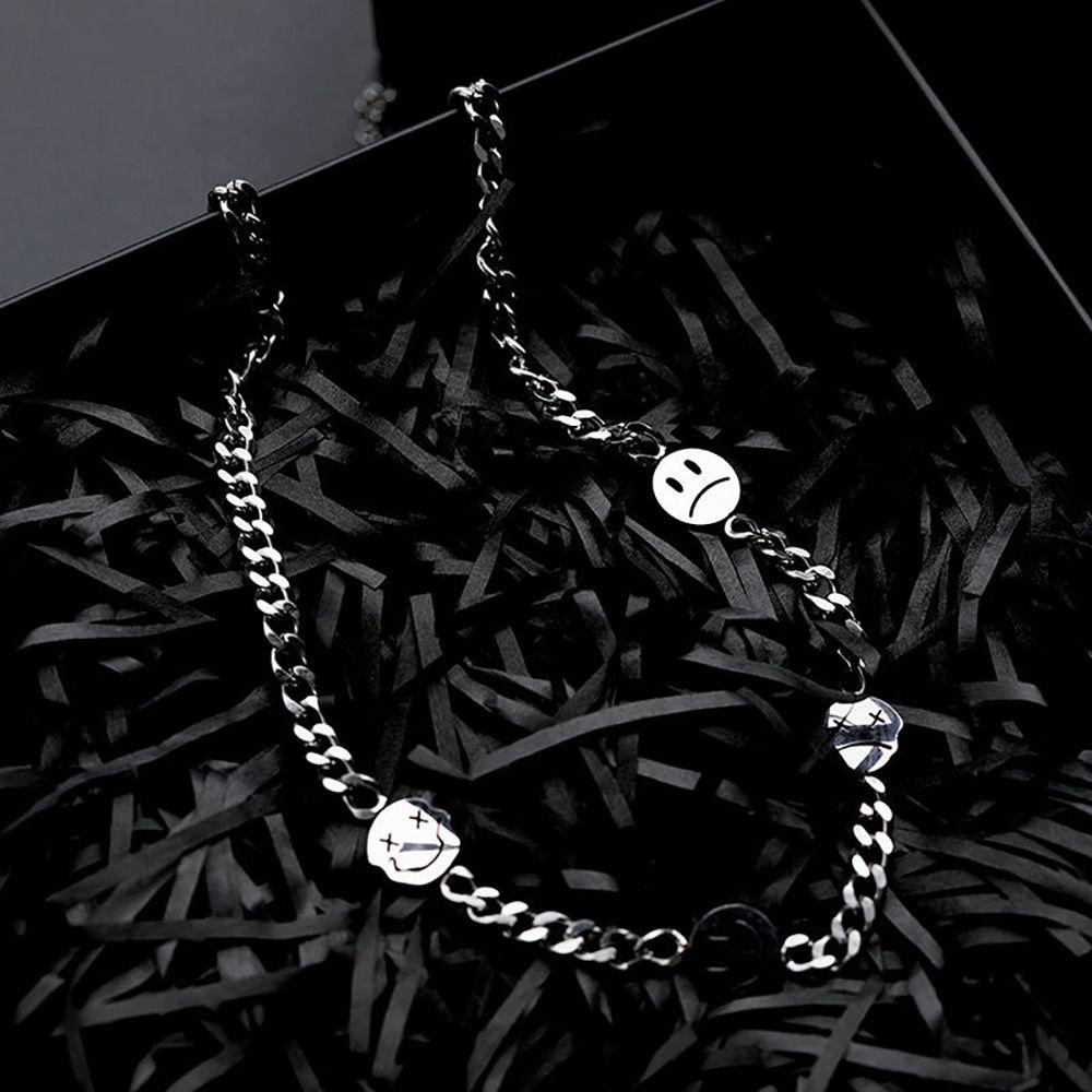 [Elegan] Smiley Face Kalung Kreatif Punk Dua Sisi Pria Paduan Gadis Gaya Korea Choker