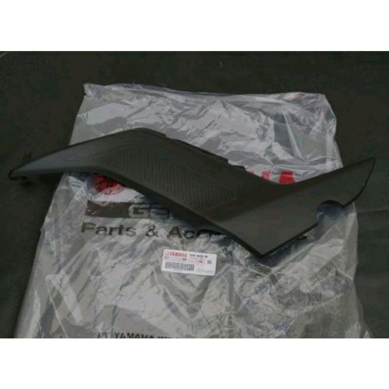 MOLE COVER SAYAP BAWAH KANAN YAMAHA GEAR 125 ORIGINAL