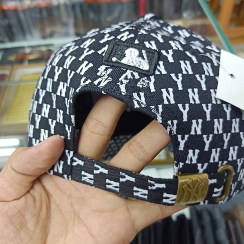 Topi Baseball NY Grafithie Import Quality