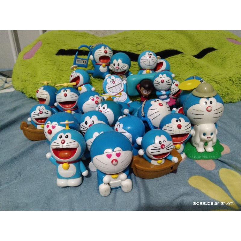 lot4 mainan karakter Doraemon hadiah happymeal McD KFC preloved