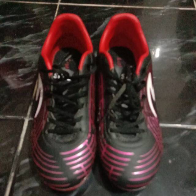 Sepatu bola SPECS anak