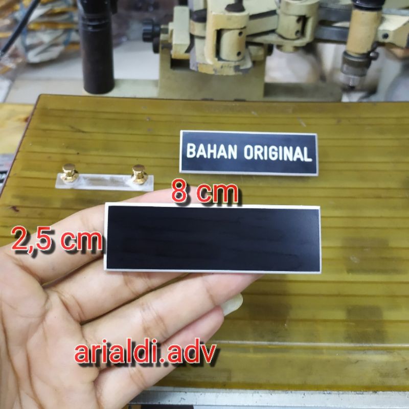 

ATH papan nama dada PDH TNI POLRI bahan IMPORT/ORINAL PAKU JAMBU