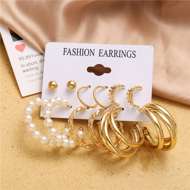 YEEZII 12 Pcs / Set Anting Stud Bentuk Kupu-Kupu Hati Aksen Mutiara Bahan Resin Gaya Korea Untuk Wanita