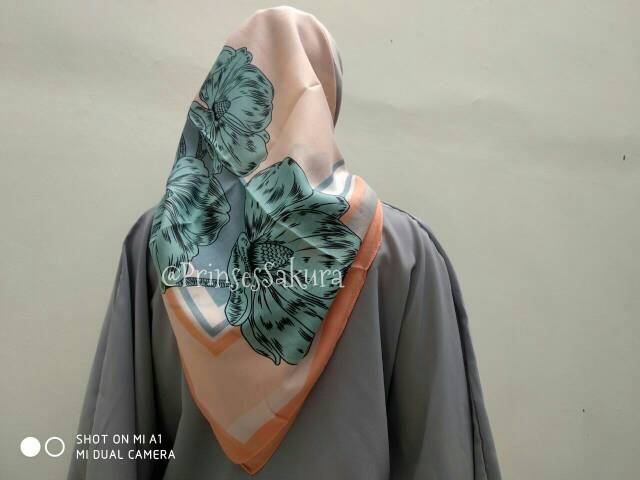 Jilbab voal Umama scarf