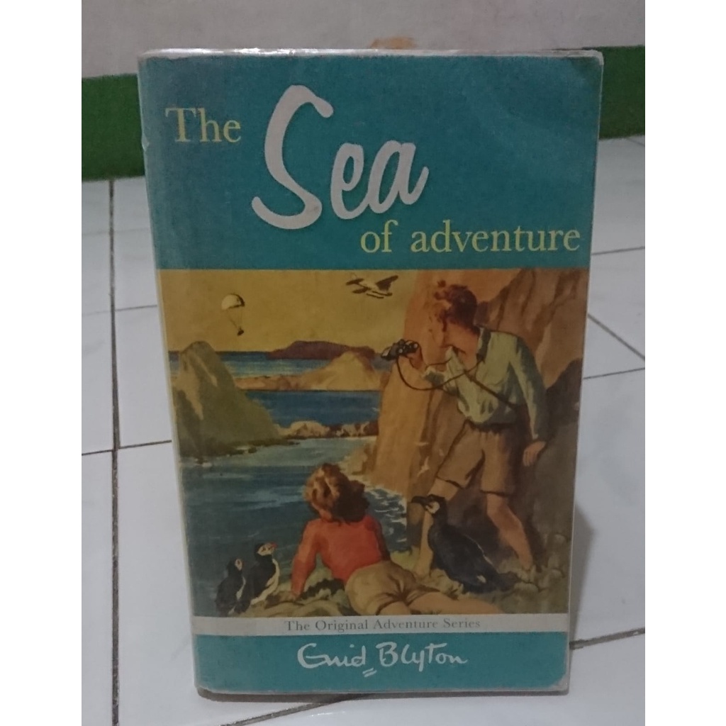 The Original adventure series - the sea of adventure - enid blyton