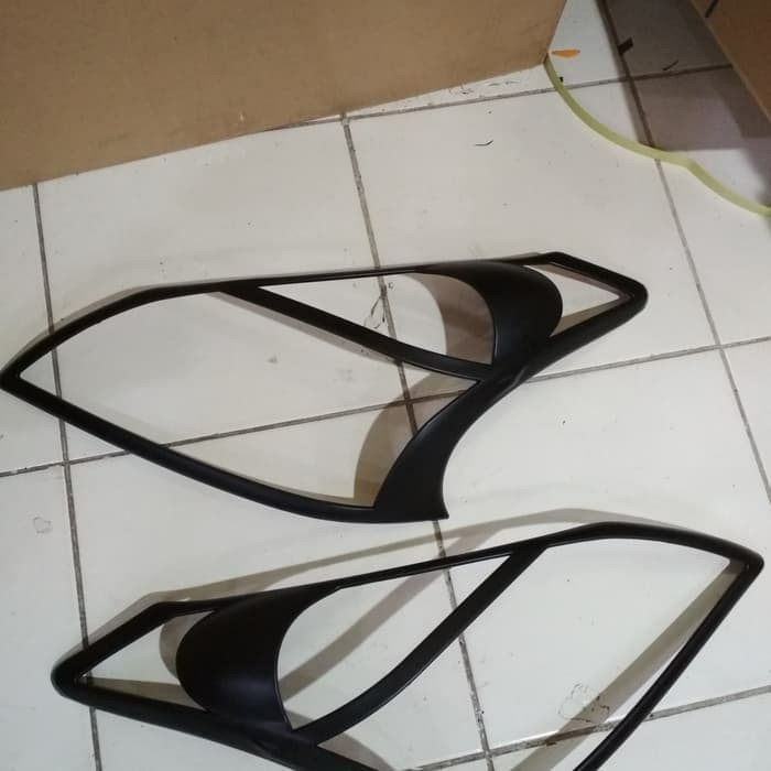 Garnish List Lampu Depan All New Avanza Hitam Doff