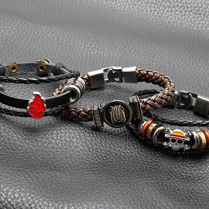 Gelang Multilayer Bahan Kulit Desain One Piece Naruto Attack on Titan Gaya Vintage Untuk Pria