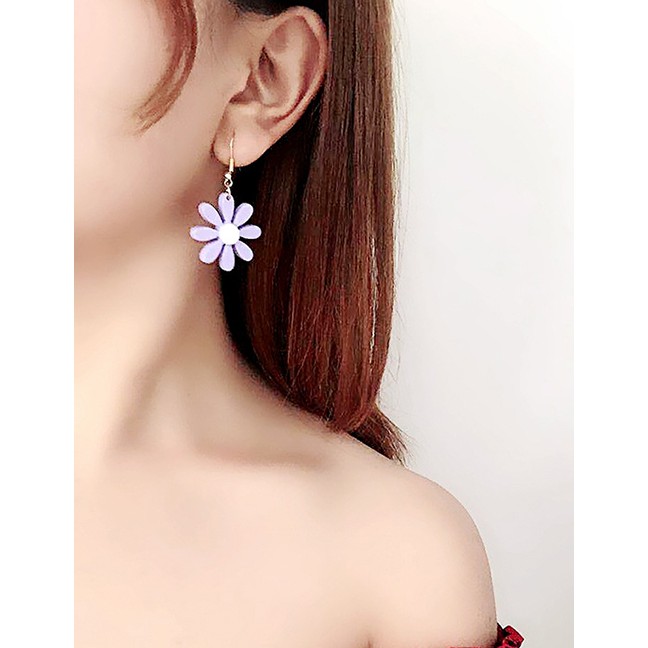 LRC Anting Tusuk Fashion Daisy Resin Earrings F65397