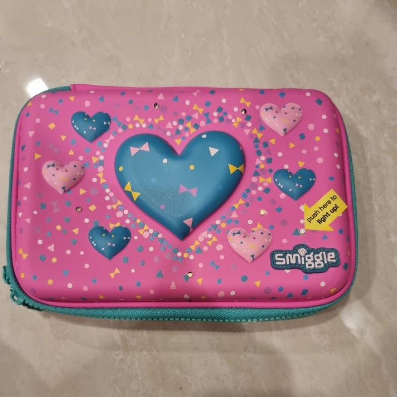 

Kotak Pencil Smiggle