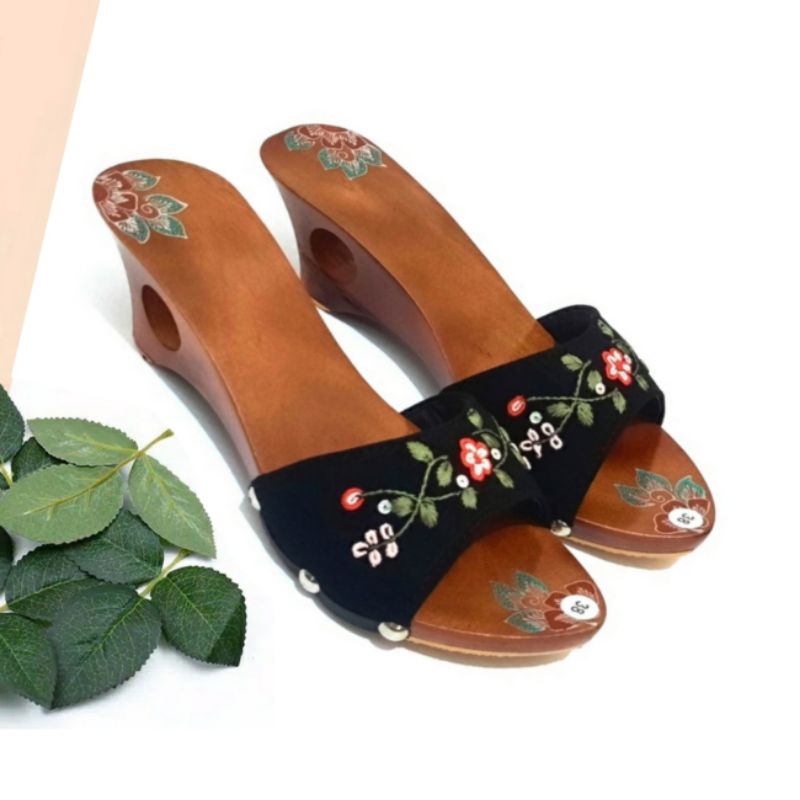 Sandal Wedges Sendal Kayu Wanita Slip Sandal Motif Sulam / Sandal Bakiak Kayu Wanita Kelompen