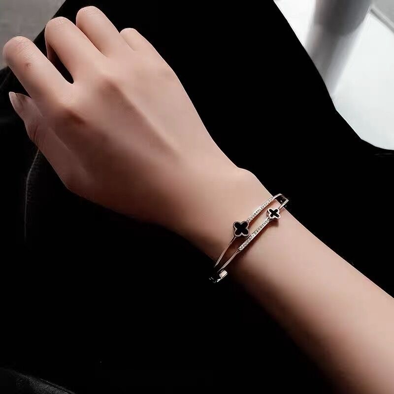 Modis Korea Ganda Empat Daun Semanggi Bertabur Berlian Baja titanium rose gold Gelang