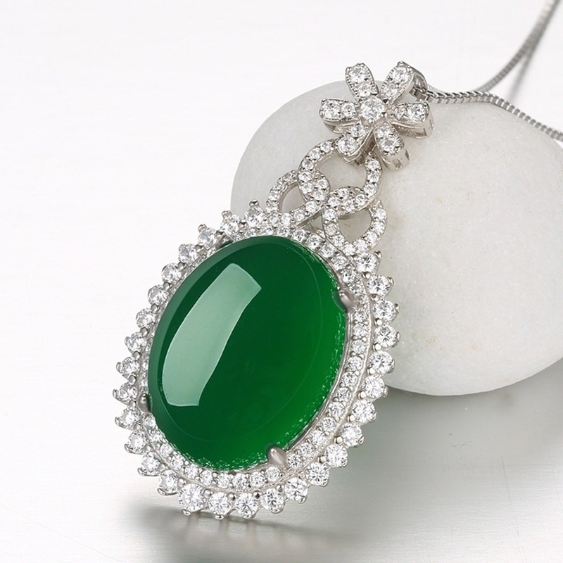 [Ready Stock]Fashion Silver Plated Necklace Inlaid with Emerald Full Diamond Pendant