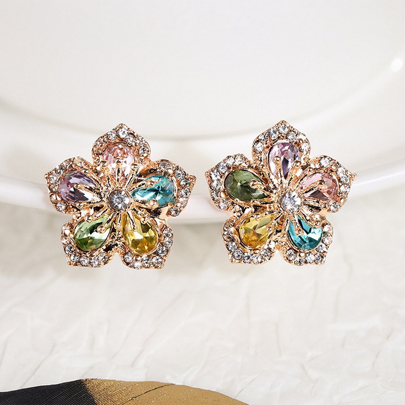 Anting Stud Kristal Zirkon Bentuk Bunga Kepingan Salju Natal Gaya Vintage Untuk Wanita