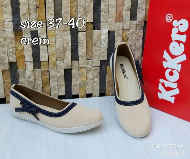 Sepatu flat D051