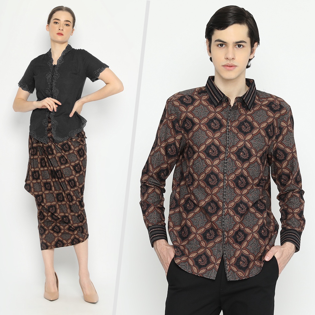 BAJU BATIK COUPLE  Kemeja Rok Lilit Instan Batik Pria Lengan Panjang Slimfit Premium Warna Hitam Coklat 726436 Cap 72 - Baju Kemeja Atasan Pakaian Batik Couple Cople Pria Cowok Laki Laki Remaja Keluarga Lengan Panjang Modern Slimfit Premium Kekinian