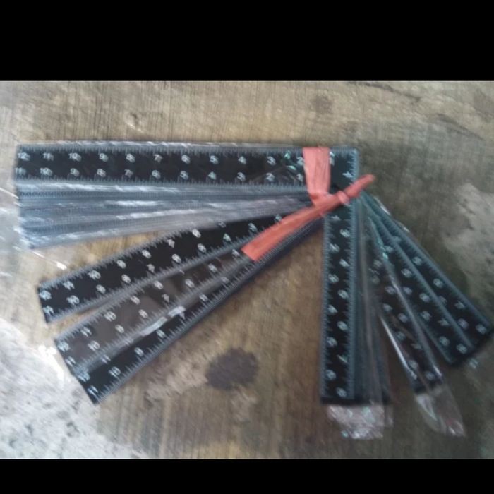 

Best Seller Penggaris Siku Hitam Hand Tools 300 x 200 x 2.0 Mm