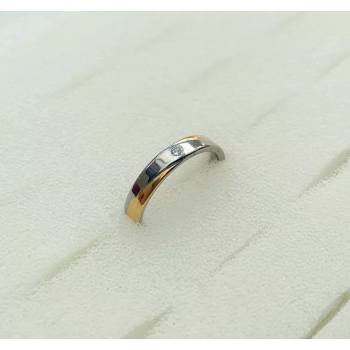 cincin model terbaru untuk pria dan wanita berbahan titanium