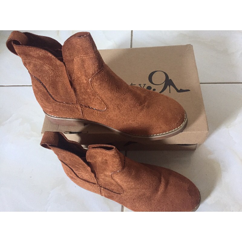 PRELOVED SEPATU BY ICONinety9