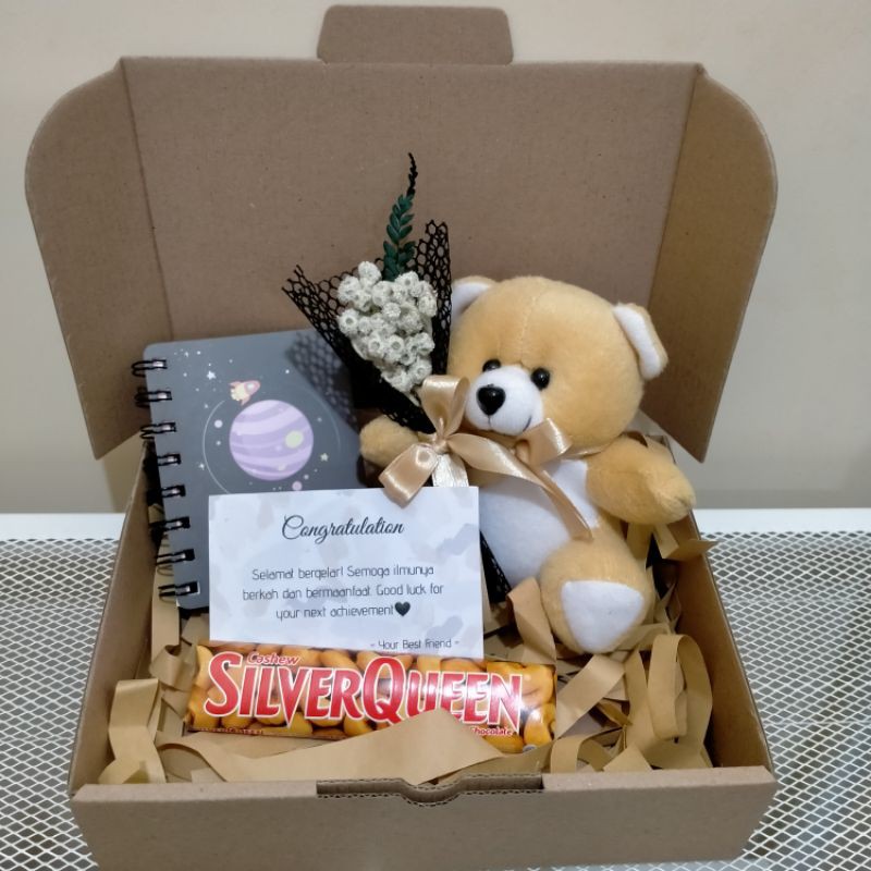 

Gift Box / Hampers boneka / Hadiah wisuda / Hadiah Anniversary Teddy Bear (Shopmamiw)