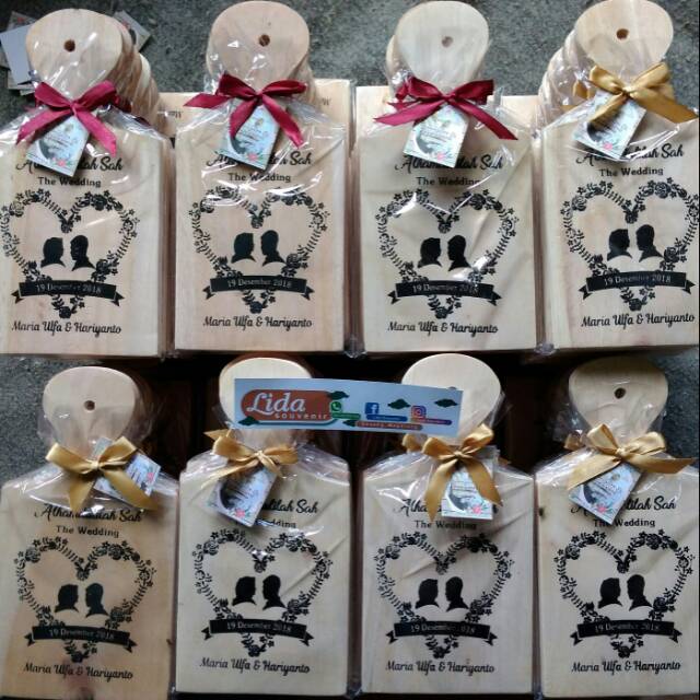 Souvenir telenan sablon Souvenir pernikahan, Souvenir Kayu talenan sablon, Souvenir telenan,