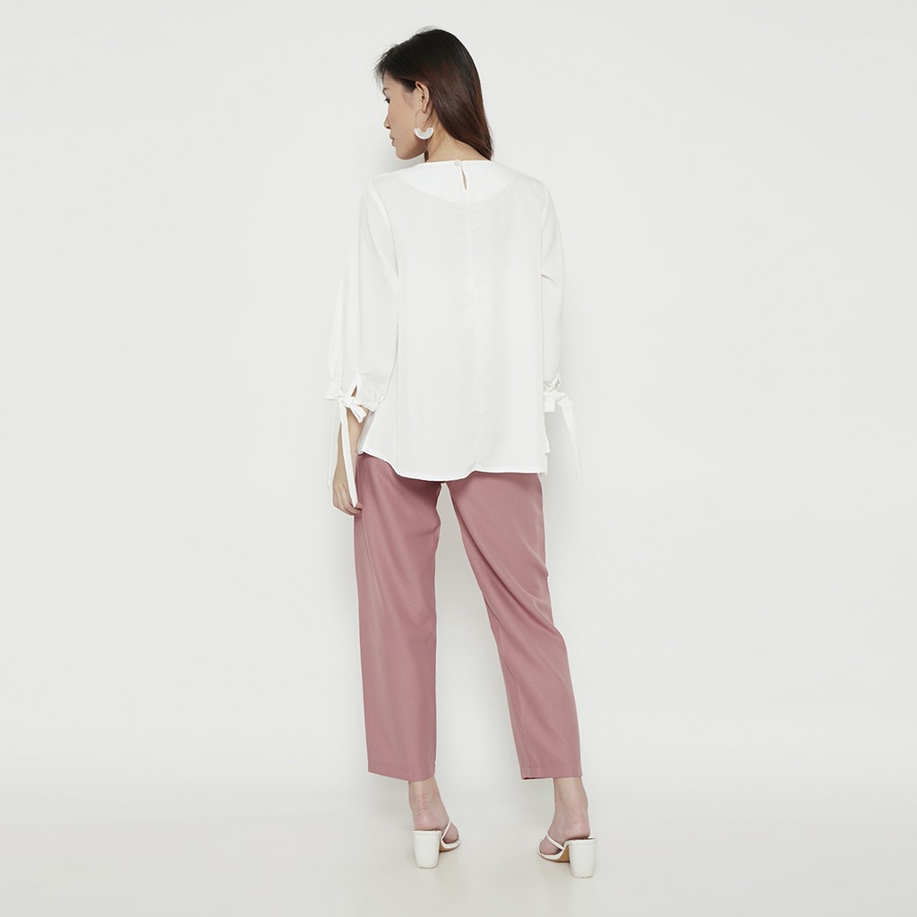 IE.DEMODE Ethereal Blouse Wanita Atasan Putih Polos Kerja Kantor Basic Lengan 3/4 Putih-2